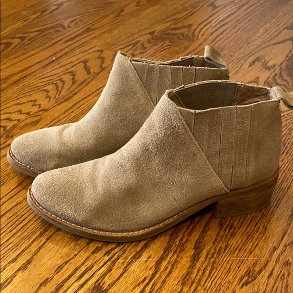 tan flat booties